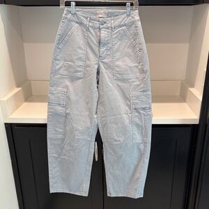 Universal Threads Women's Mid-Rise Barrel Leg Cargo Pants. Size 2